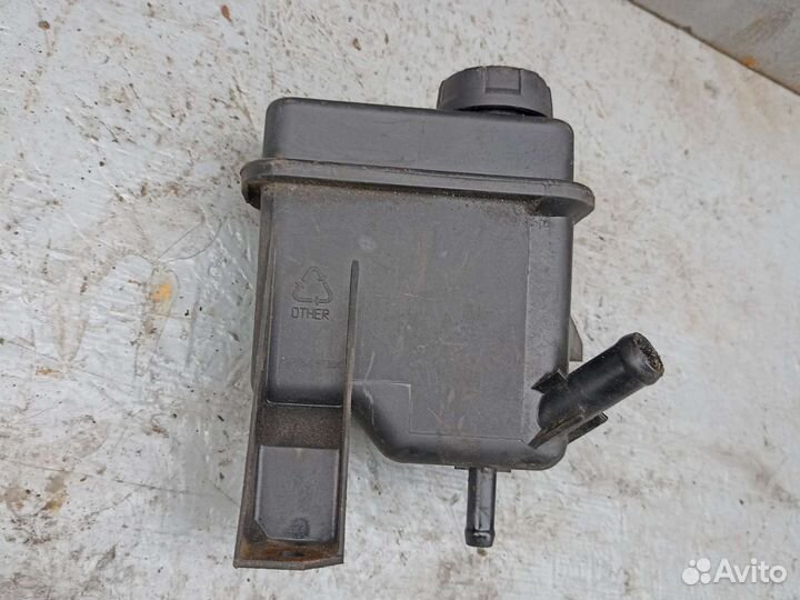 Бачок гидроусилителя. Volvo S40, 2003 г
