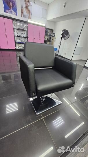 Парикмахерское кресло новое