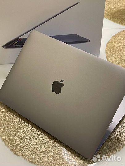 Мощный MacBook Pro 13 2020 16/512 комплект