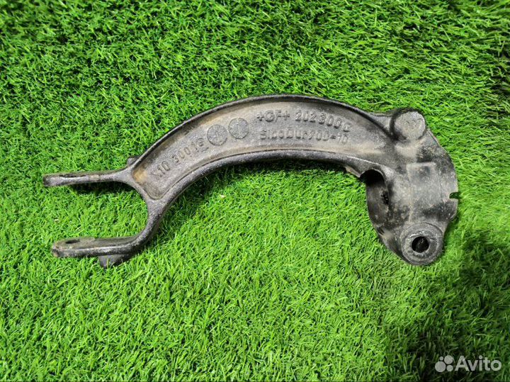 Кронштейн амортизатора лев. перед. audi A6 C7