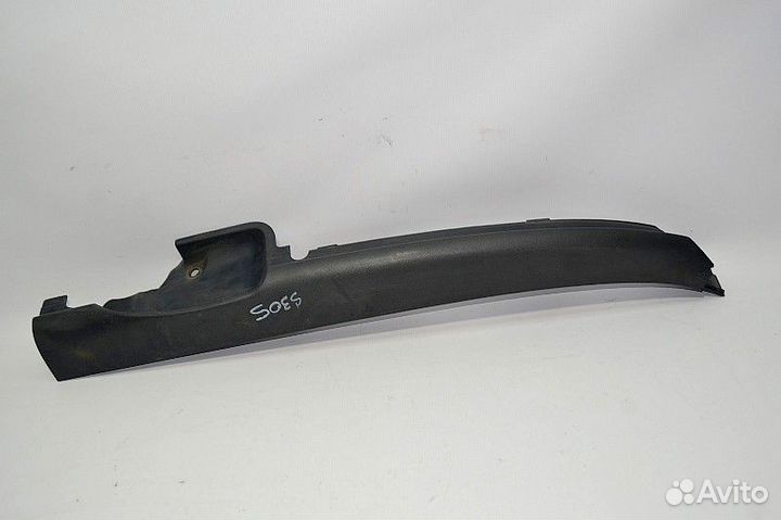 Пластиковая накладка под лобовым стеклом правая ча