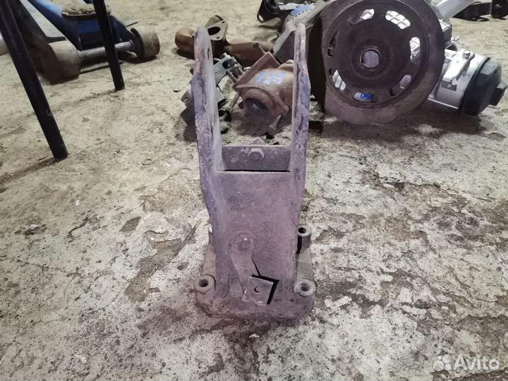 Кронштейн двигателя mercedes vito w638 om601