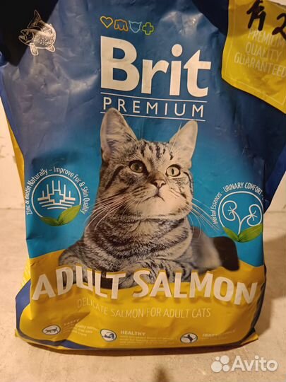 Лоток для кошек маленький и корм Брит