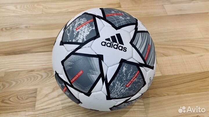 Футбольный мяч adidas лига чемпионов 2023