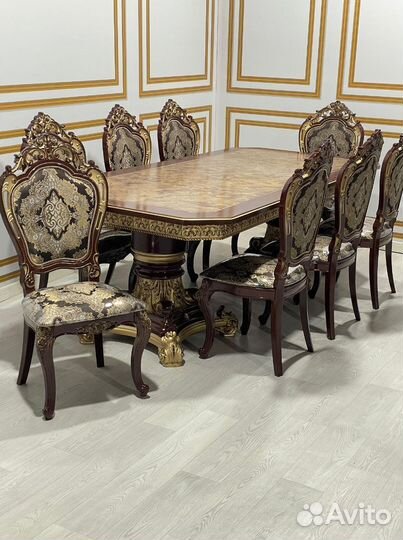 Стол обеденный. В наличии