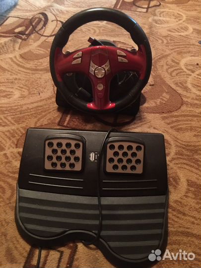 Игровой руль с педалями