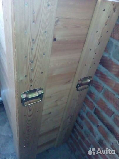 Ящик для овощей на колесах с фиксаторами