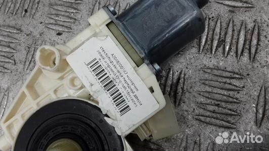 Моторчик стеклоподъемника переднего левого mercede