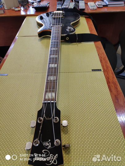 Басгитара, колонка и усилитель