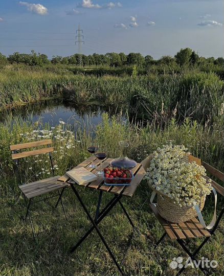 Аренда стол и два стула для фотосессии