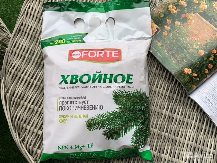 Хвоя вес. Белый жемчуг удобрение. Покон средство от покоричневения хвои.
