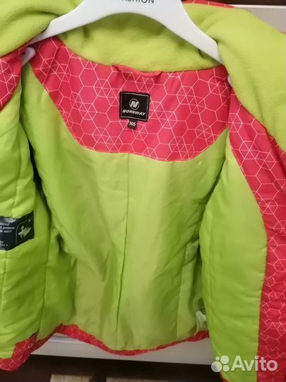 Продам куртку детскую
