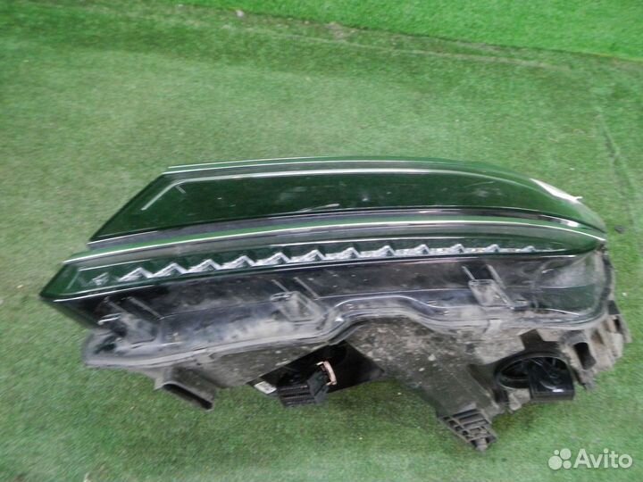 Фара левая Volkswagen Tiguan