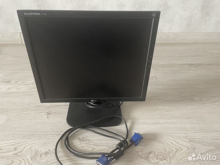 Монитор LG Flatron L1718S