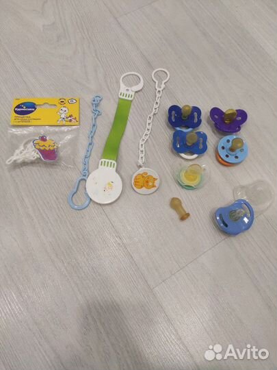 Соски-пустышки и прищепки с цепочкой