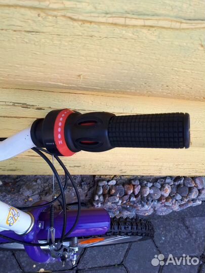 Детский велосипед два шлема защита на руки ноги