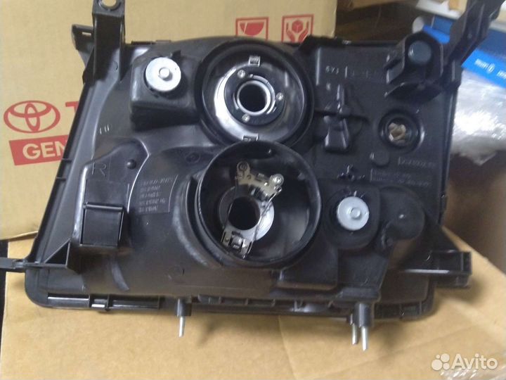 Toyota Land Cruiser 100 фара правая ксенон новая