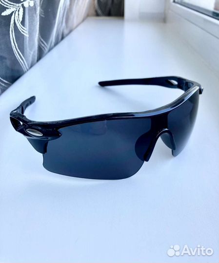 Спортивные очки солнцезащитные чëрные