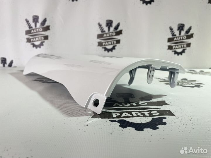 Заглушка заднего бампера Lexus LX570