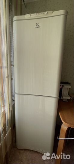 Холодильник indesit