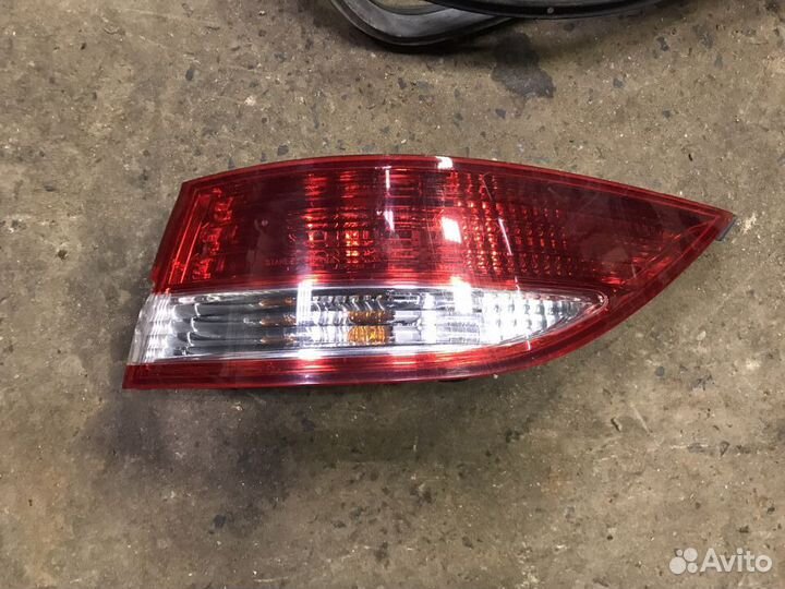 Фонарь задний правый Honda Elysion 2007г