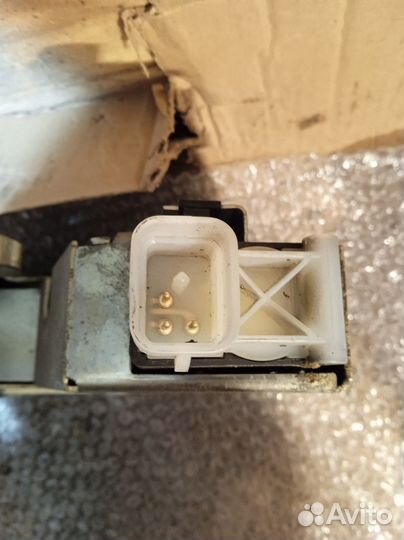 Замок двери задний правый Ford Tourneo Connect 1.8