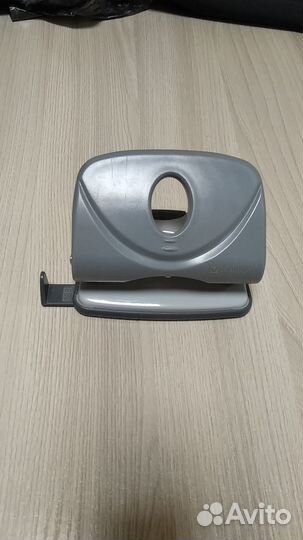 Дырокол Brauberg + 2 ежедневника в подарок