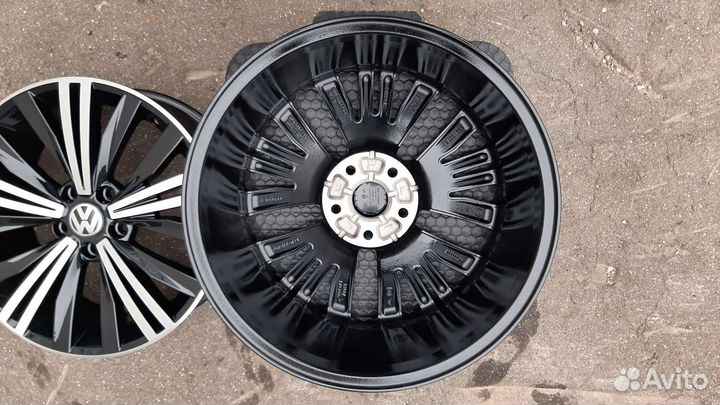 Оригинальные диски Volkswagen Tiguan R18 комплект