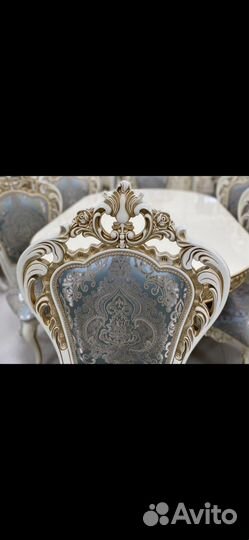 Стол и стулья