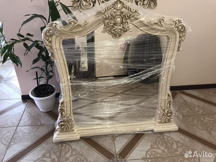 Зеркало настенное новое