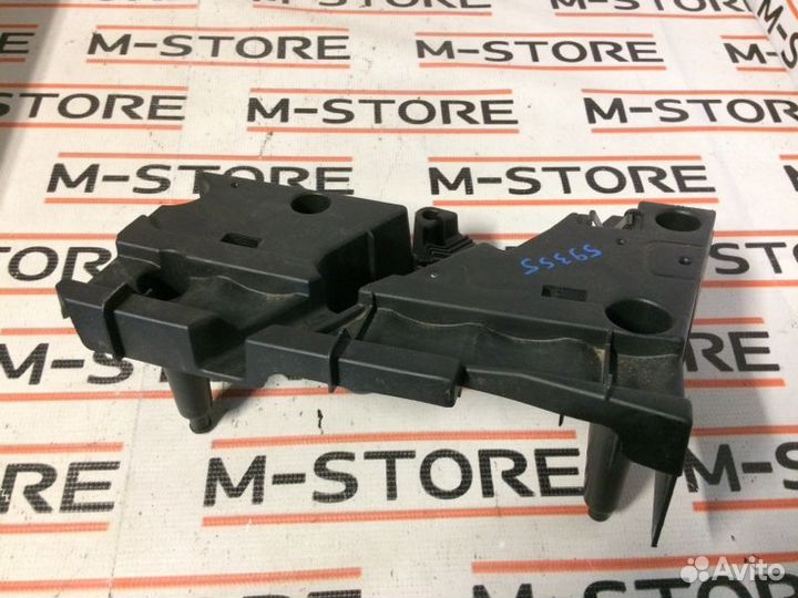 Ящик для инструментов Bmw X5 E53 M54B30 2004