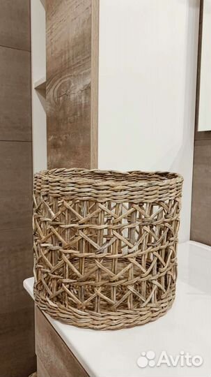 Корзина плетеная из бумажной лозы