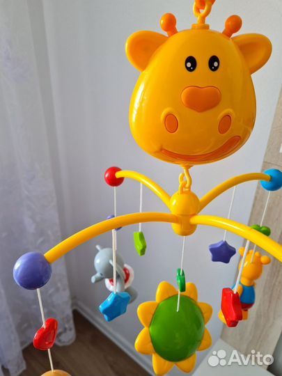 Мобиль карусель жирафики с музыкой крутится