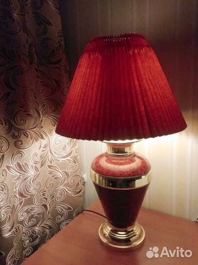 Продам настольную лампу