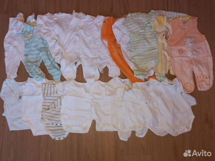 Детские вещи на новорожденных