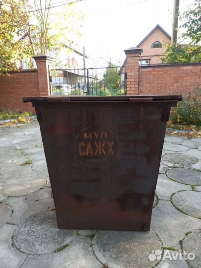 Мусорный контейнер