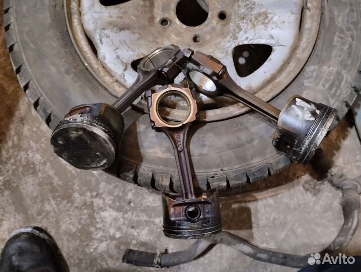 Поршень с шатуном на Hyudai Sonata 2,0
