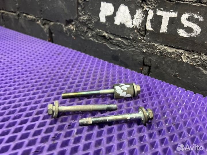 Болт компрессора кондиционера Toyota Passo