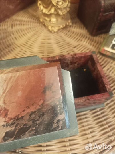 Шкатулка полудрагоценный камень