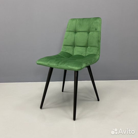 Стул на колесах и на ножках