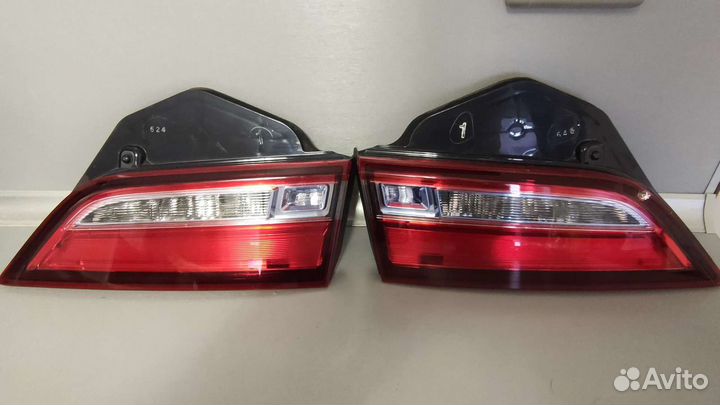 Вставка между стопов Honda jade 2016