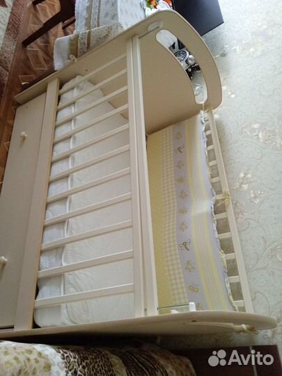 Детская кроватка с матрацем