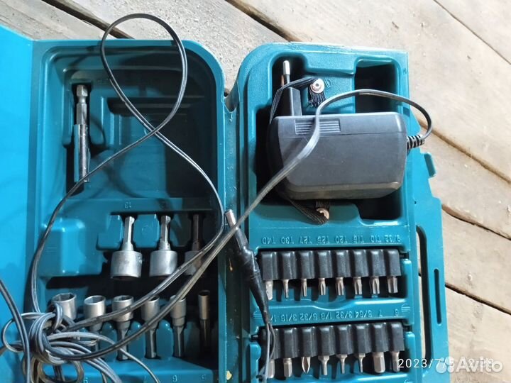 Продам Электроотвертку Makita 6723D с новыми битам