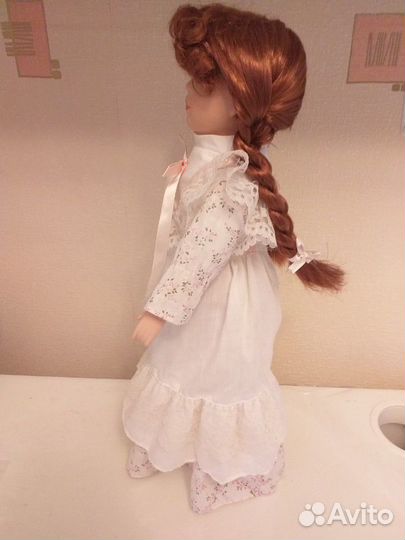 Фарфоровая кукла