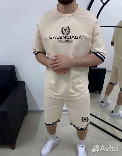 Костюм Balenciaga