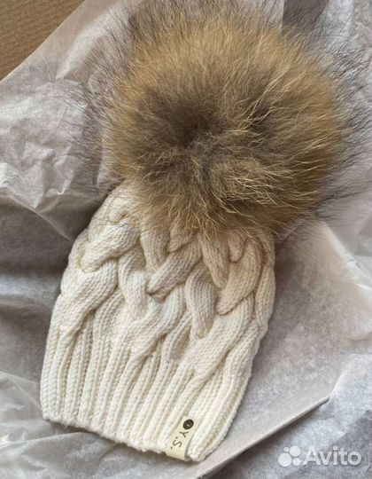 Шапка ручной вязки