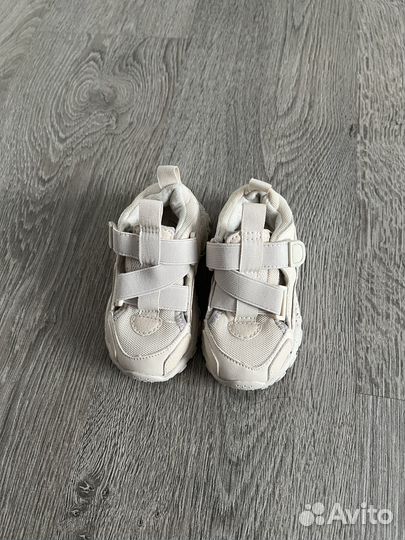 Кроссовки Zara