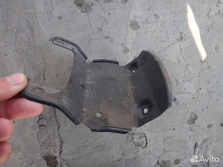 18-22 Форестер крепление решетки радиатора Foreste