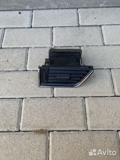 Дефлектор воздушный левый Skoda Octavia A7