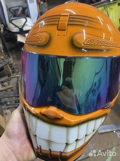 Шлем с улыбкой зубами